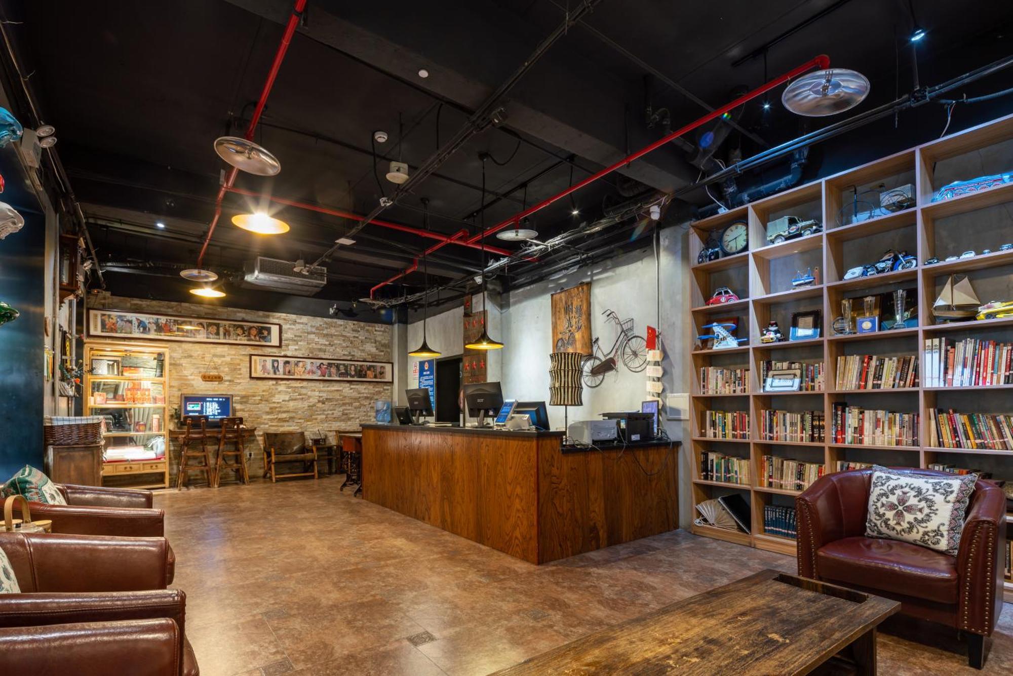 Time Traveller Hotel- Near Beijing Yonghe Lama Temple, Ghost Street, Beihai Park, Jingshan Park, Drum Tower, Houhai Bar Street, Tian'Anmen Square, Located In Beijing Traditional Hutongs, 5 Minutes Away From Subway, Free Laundry Serive Екстериор снимка