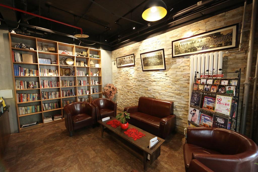 Time Traveller Hotel- Near Beijing Yonghe Lama Temple, Ghost Street, Beihai Park, Jingshan Park, Drum Tower, Houhai Bar Street, Tian'Anmen Square, Located In Beijing Traditional Hutongs, 5 Minutes Away From Subway, Free Laundry Serive Екстериор снимка