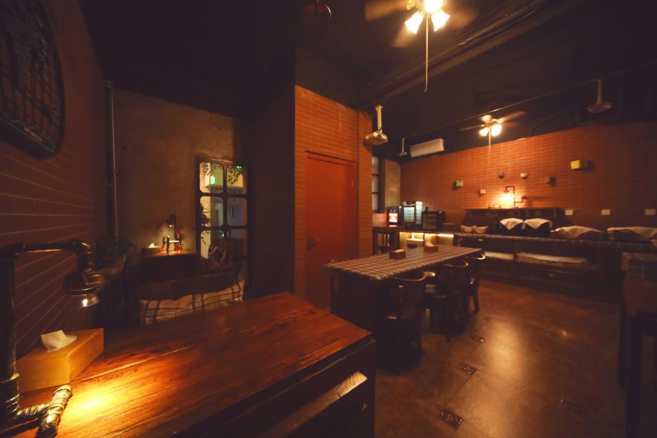 Time Traveller Hotel- Near Beijing Yonghe Lama Temple, Ghost Street, Beihai Park, Jingshan Park, Drum Tower, Houhai Bar Street, Tian'Anmen Square, Located In Beijing Traditional Hutongs, 5 Minutes Away From Subway, Free Laundry Serive Екстериор снимка