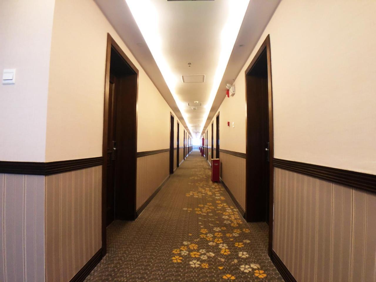 Time Traveller Hotel- Near Beijing Yonghe Lama Temple, Ghost Street, Beihai Park, Jingshan Park, Drum Tower, Houhai Bar Street, Tian'Anmen Square, Located In Beijing Traditional Hutongs, 5 Minutes Away From Subway, Free Laundry Serive Екстериор снимка