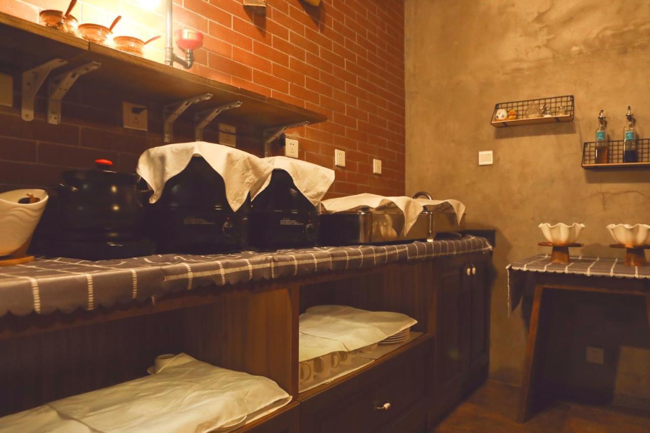 Time Traveller Hotel- Near Beijing Yonghe Lama Temple, Ghost Street, Beihai Park, Jingshan Park, Drum Tower, Houhai Bar Street, Tian'Anmen Square, Located In Beijing Traditional Hutongs, 5 Minutes Away From Subway, Free Laundry Serive Екстериор снимка
